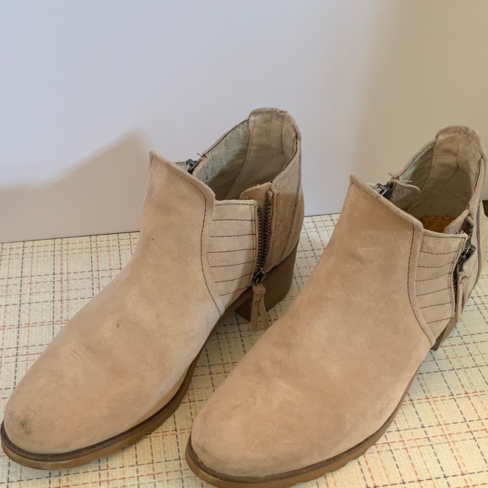 Reef Women's Cream Suede Ankle Booties